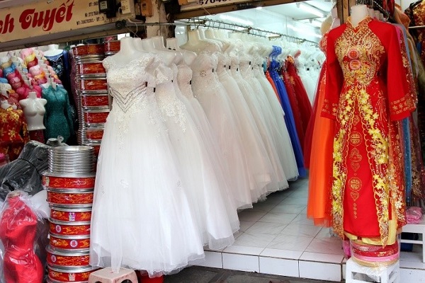 Giá thuê váy cưới TpHCM