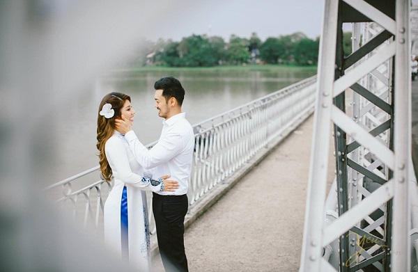 Chụp ảnh cưới ngoại cảnh TPHCM miễn phí tại Cầu Sắt